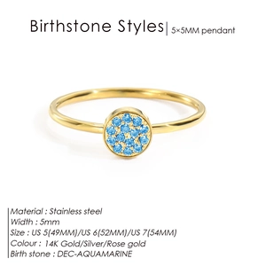 Détail du sertissage d'aigue-marine de 5mm sur la bague en acier inoxydable doré 14K