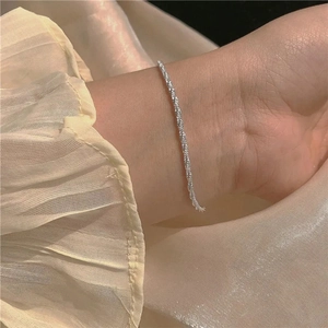 Minimalist silver cauliflower chain bracelet for women with shimmering textured finish