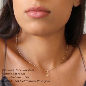 Collier Pendentif Alphabet en Acier Inoxydable Détail Cœur Bijoux Initiales Personnalisés pour Femmes Hommes Accessoire de Mode Cadeau
