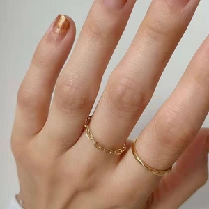 Two-piece gold-plated stainless steel chain ring set and minimalist band for women