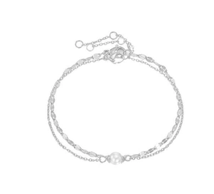 Detail of a double-layer stainless steel chain bracelet with a central white pearl