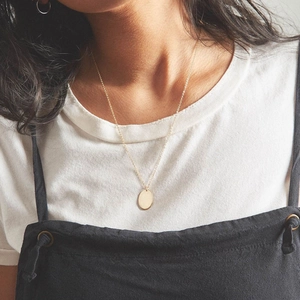 Minimalistische 14K vergoldete ovale Anhänger Halskette aus Edelstahl für Damen