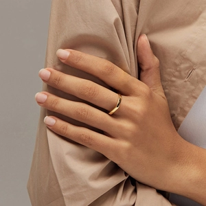 Close-up of a geometric 18K gold plated stainless steel ring on a model's hand