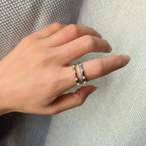 Elegant 18K gold and silver stainless steel rings with pearls in a wavy design