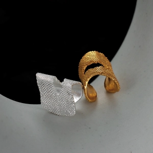 Moderne s925 Silber Gitter Ohrmanschetten in mattem Gold und Silber für Damen