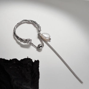 Artistic S925 sterling silver open ring with baroque pearl and tassel detail