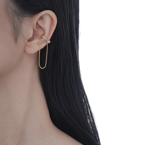 Manchette d'oreille en argent S925 doré avec pierres violettes et longue chaîne à billes