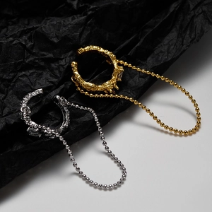Boucles d'oreilles S925 en argent à texture lave avec chaîne et zircons en or et argent
