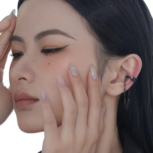 Manchette d'oreille en argent S925 avec zircon violet et longue chaîne croisée