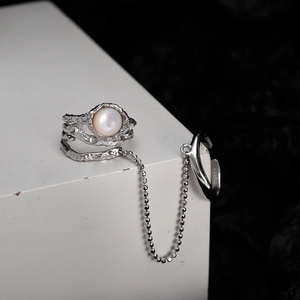 Anello a catena in argento sterling S925 con perla e texture lavica distintiva