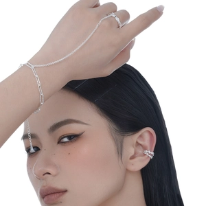 Minimalist S925 sterling silver chain ring bracelet with zircon inlay on female hand