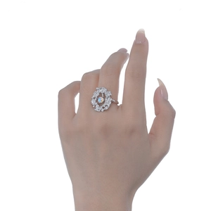 S925 Silberring mit unregelmäßiger Lavatextur und Mondstein für Damen am Zeigefinger