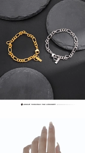 Détail de bracelets à chaîne en argent S925 de style industriel avec plaques en métal