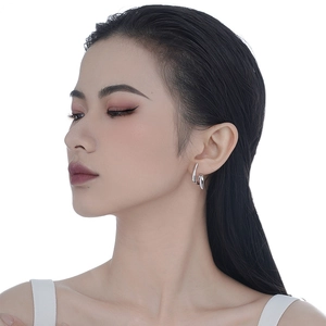 Minimalist S925 sterling silver long asymmetric earrings shown on model side profile