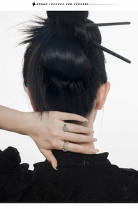 S925 silver bamboo ring with green aventurine jade worn by an Asian model