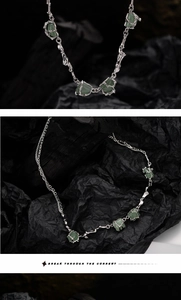 Détail de collier en argent style bambou avec pendentifs en pierre d'aventurine verte