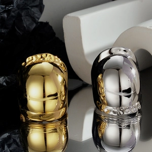 Polished S925 sterling silver chunky rings in gold and silver finish on mirror base