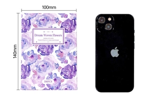 Confronto dimensioni carta scrapbooking vintage fiori viola 100x140mm con smartphone