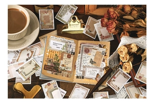 Flachbild von Vintage Scrapbooking Stickern mit Schmetterlingen und altem Papier