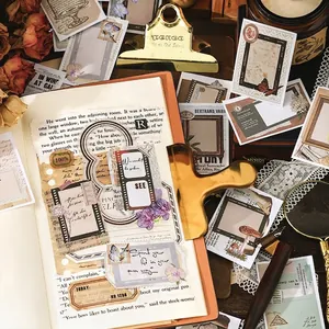 Vintage Scrapbook Aufkleber Set mit Retro-Briefmarken und floralen Papierdesigns