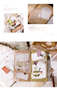 Gros plan d'autocollants vintage avec motifs de champignons et papillons pour scrapbooking