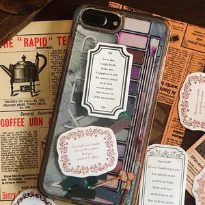 Custodia per iPhone vintage con citazioni ispiratrici su sfondo di giornale retrò