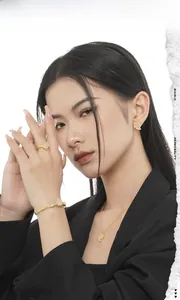 Elegant 4-piece jewelry set with pink heart stones worn by a model in a black suit