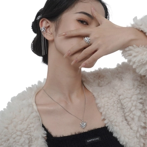 Conjunto de joyas de copo de nieve en plata S925 con collar y anillo de circonita