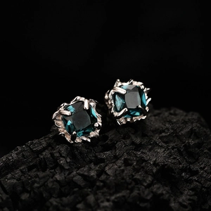 Minimalist S925 sterling silver stud earrings with square navy blue gemstone in thorn setting
