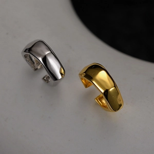 Bagues d'oreilles minimalistes en argent S925 avec finitions dorées et argentées polies
