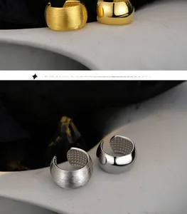 Detailed comparison of gold and silver brushed metal ear cuffs with anti-slip design
