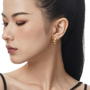 S925 Silber U-Form Goldohrringe mit Perle, getragen von einem weiblichen Model