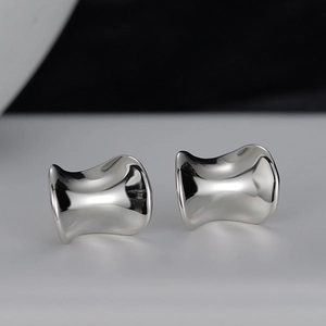 Orecchini a Bottone in Argento Sterling 925 per Donna Geometrici Irregolari Superficie Lucidato a Specchio Stile Metallo Liquido Gioielli