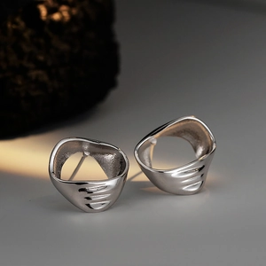 Boucles d'oreilles clous géométriques en argent sterling S925 avec texture ondulée