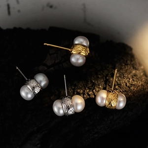 Textured S925 sterling silver freshwater pearl stud earrings in gold and silver finishes