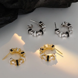 Luxurious geometric C-shaped earrings with sparkling zircon and black-white enamel