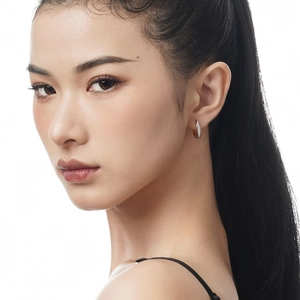 Minimalist S925 sterling silver hoop earrings with a polished finish worn by a model