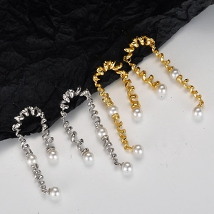 Boucles d'oreilles spirales en argent S925 avec perles blanches, dorées et argent