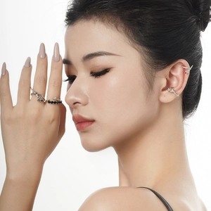 S925 sterling silver rose thorn ring set with zircon accents on model