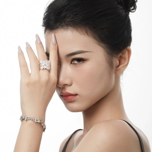 Elegantes Armband und Ring Set aus S925 Sterlingsilber mit Blumenmuster im Vintage-Stil