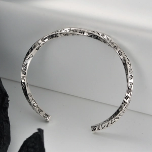 Vintage S925 Sterling Silber Mobius Armreif mit gravierten ethnischen Runen für Damen