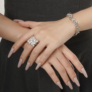 Elegantes S925 Sterling Silber Blumen Ring und Armband Set mit funkelnden Zirkonia