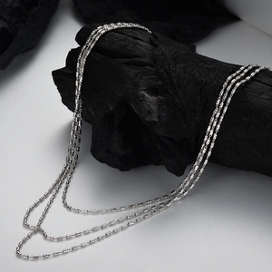 Collier multicouche en argent sterling S925 avec trois rangs à texture métallique brillante