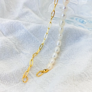 Detail of freshwater pearl necklace with gold-plated paperclip chain and lobster clasp