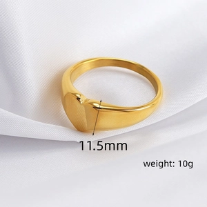 Detailed macro view showing the 11.5mm width and 10g weight of the gold heart ring