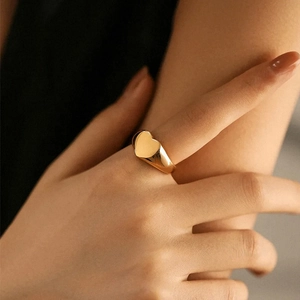 Minimalist Stainless Steel Heart Signet Ring For Women Fashion Gold Silver Plated Polished Band Jewelry Finger Ring
