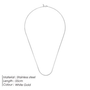 Détail de la chaîne serpent de 55 cm en acier inoxydable or blanc avec fermoir mousqueton