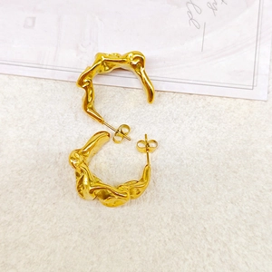 Luxurious 18K gold pleated C-shaped stainless steel earrings with irregular molten texture