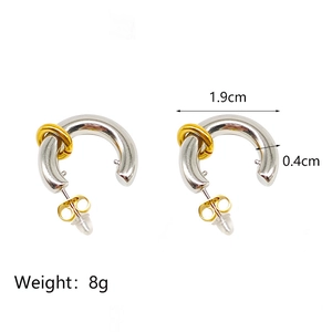 Minimalist 18K gold plated stainless steel C-shaped earrings with size and weight labels