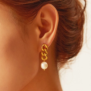 Boucles d'Oreilles Pendantes en Acier Inoxydable Or Chaîne Cubaine Künstliche Perle Baroque pour Femmes Vintage Luxe Léger Géométrique
